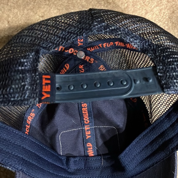 Yeti adjustable SnapBack ball cap in very good condition - Picture 5 of 6